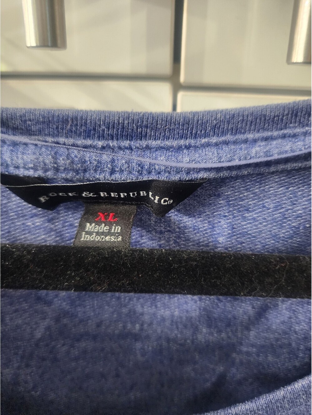 Rock & Republic Women's XL Blue Graphic Sweatshirt Made in Indonesia - Picture 2 of 2